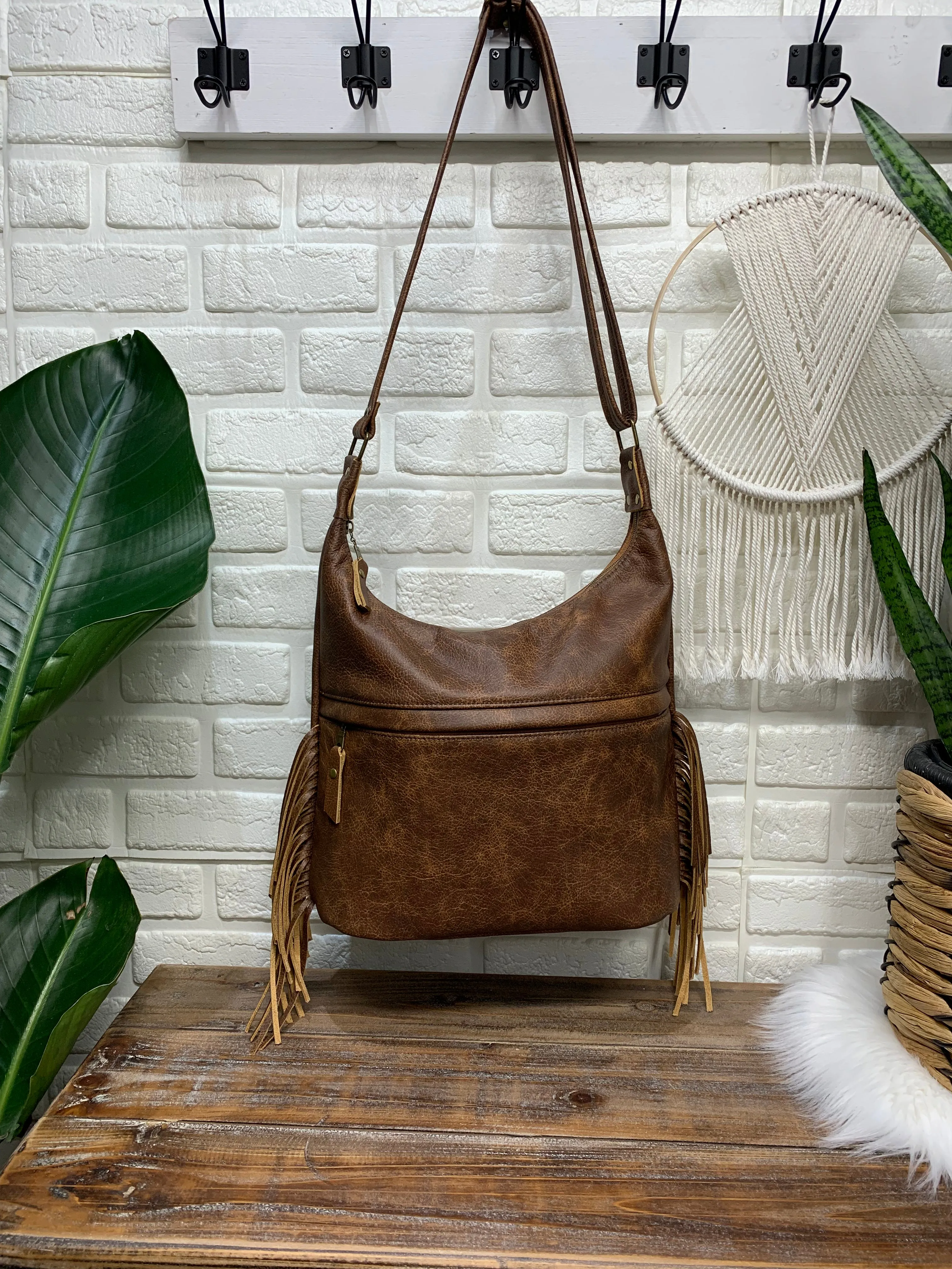 Bucket hobo bag crossbody in saddle brown leather with Fringe