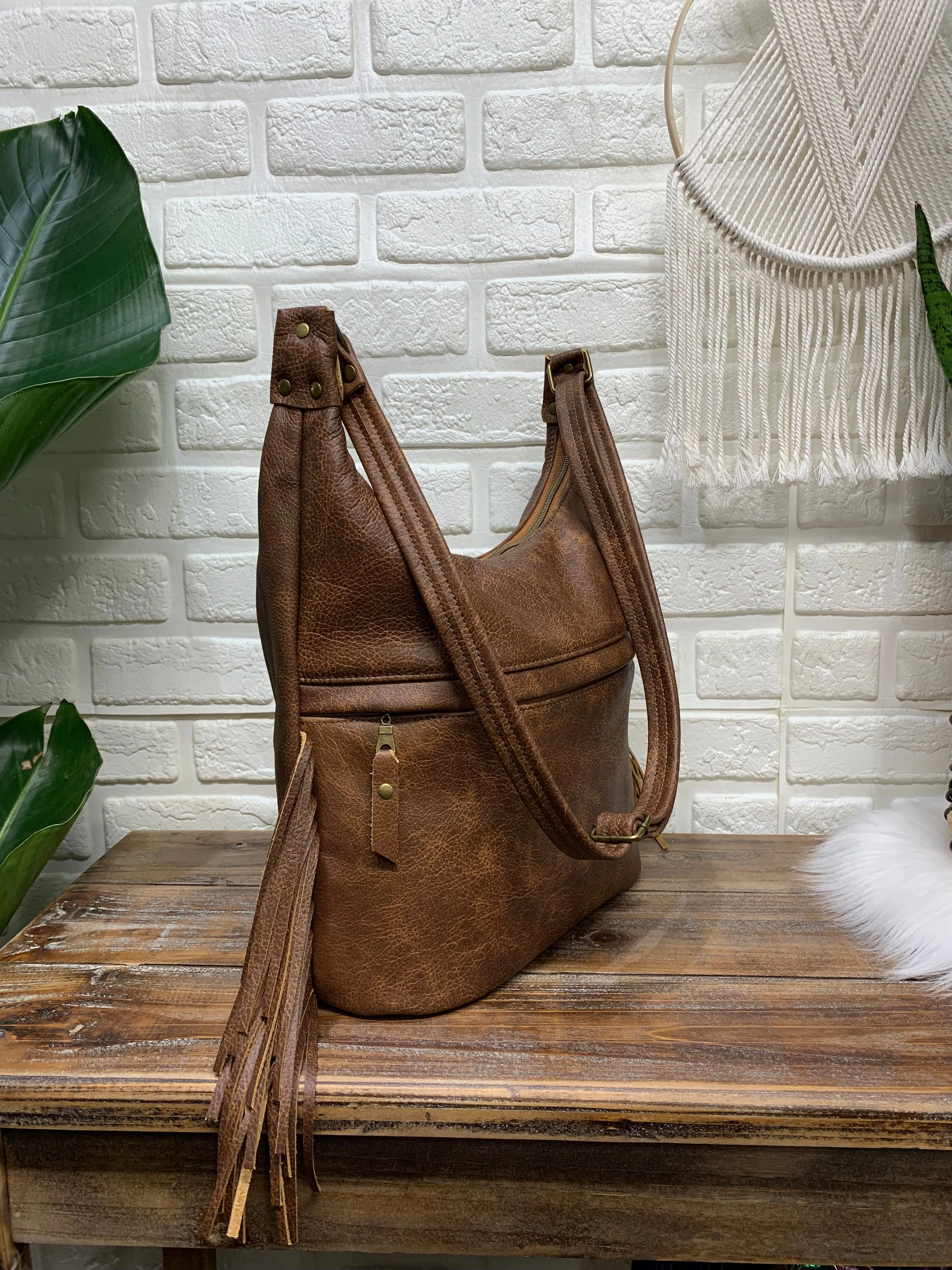 Bucket hobo bag crossbody in saddle brown leather with Fringe