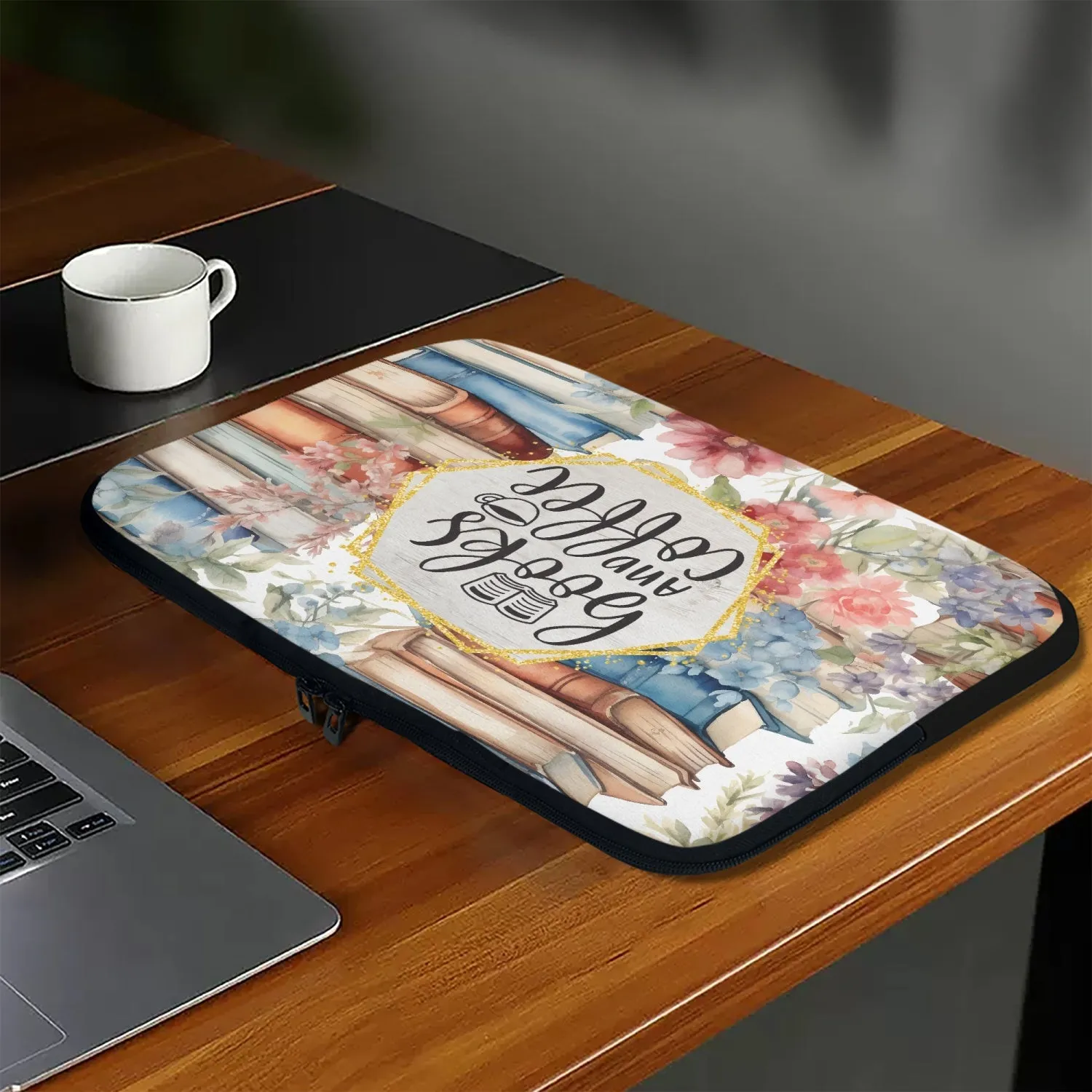 Laptop Sleeve - without handles - Books and Coffee