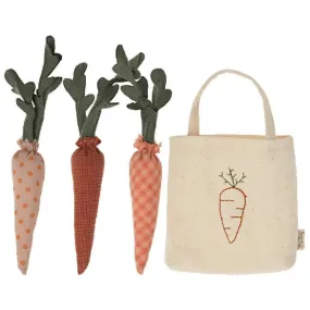 Maileg carrots in shopping bag